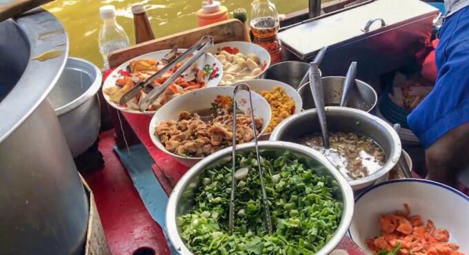 From Bangkok: Damnoen Saduak & Train Market Tour in Spanish - Frequently Asked Questions