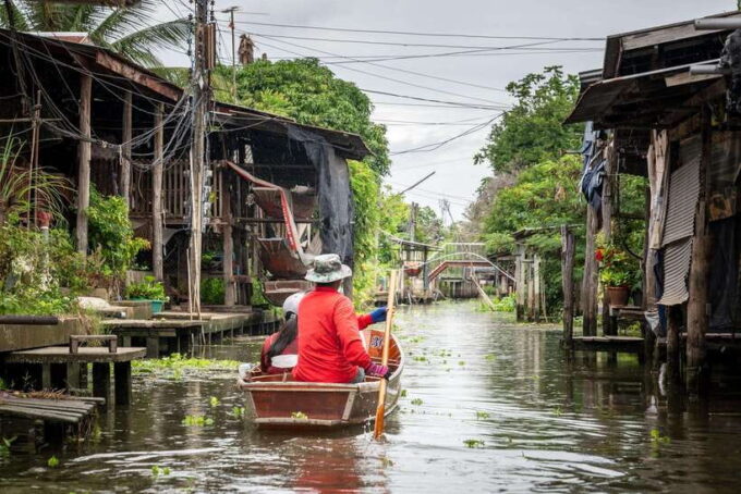 From Bangkok: Railway & Damnoen Saduak Floating Market Tour - Experiencing the Local Culture and Atmosphere