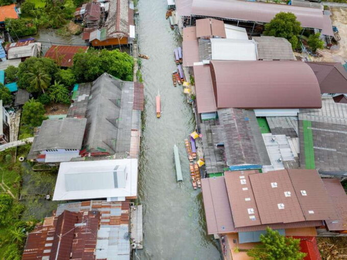 From Bangkok: Railway & Damnoen Saduak Floating Market Tour - Tour Inclusions and Recommendations