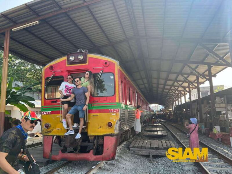 From Bangkok:Damnoen Floating Market and Railway Market Tour - Itinerary and Highlights