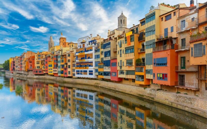 From Barcelona: Girona, Figueres, Dalí Museum, and Cadaqués - Exploring Gironas Historic Center