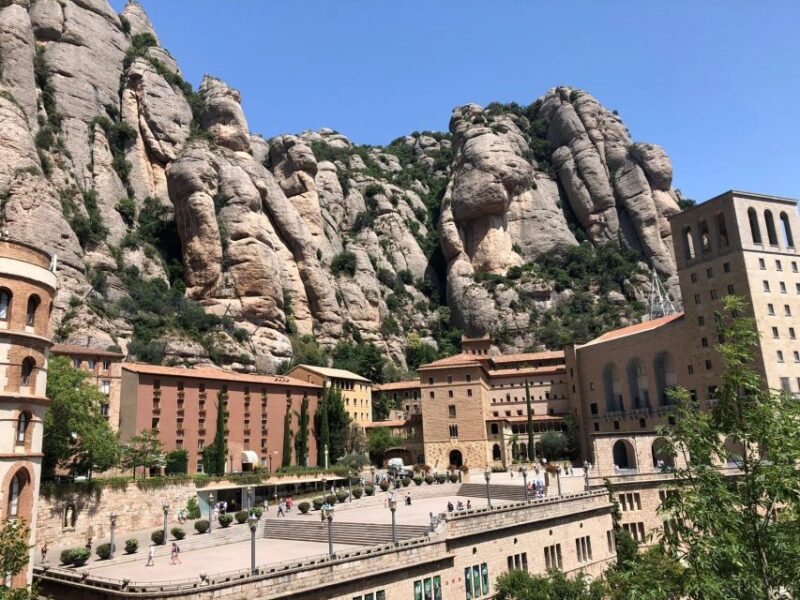From Barcelona: Montserrat Guided Tour & Return Bus Transfer - Meeting Point and Recommendations