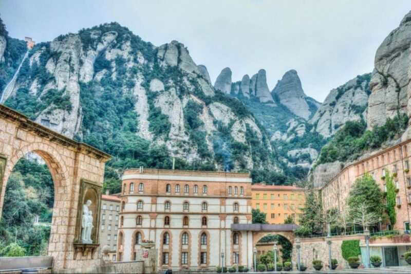 From Barcelona: Montserrat Guided Tour & Return Bus Transfer - Customer Reviews and Ratings