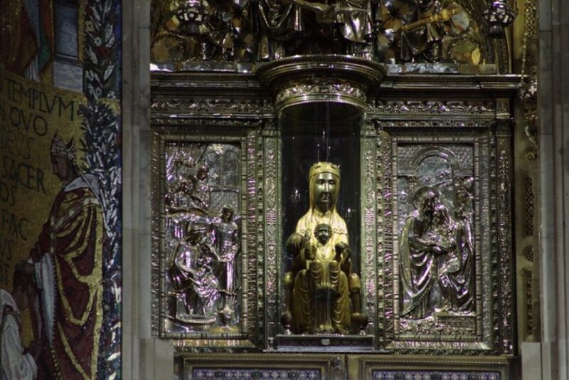 From Barcelona: Private Half-Day Bus Trip to Montserrat - Key Points