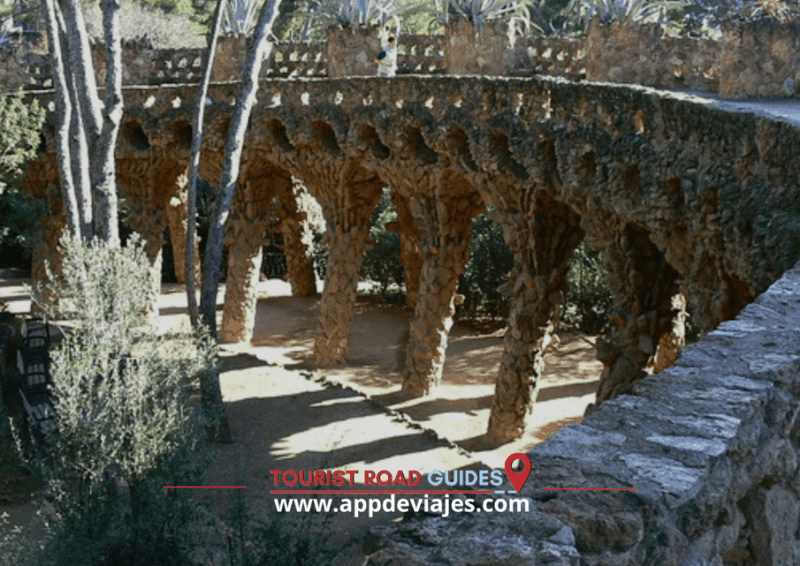 From Barcelona: Private Tour of Barcelona With Park Guell - Exploring the Gothic Quarter