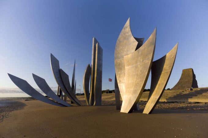 From Bayeux: American D-Day Sites in Normandy Full-Day Tour - Honoring Soldiers at the Normandy American Cemetery