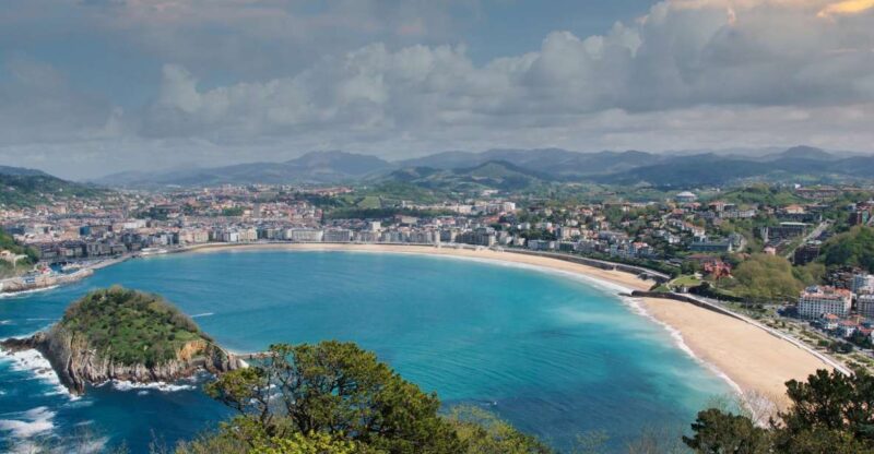 From Bilbao: Day Trip to San Sebastian With Guided Tour - Exploring La Concha Bay