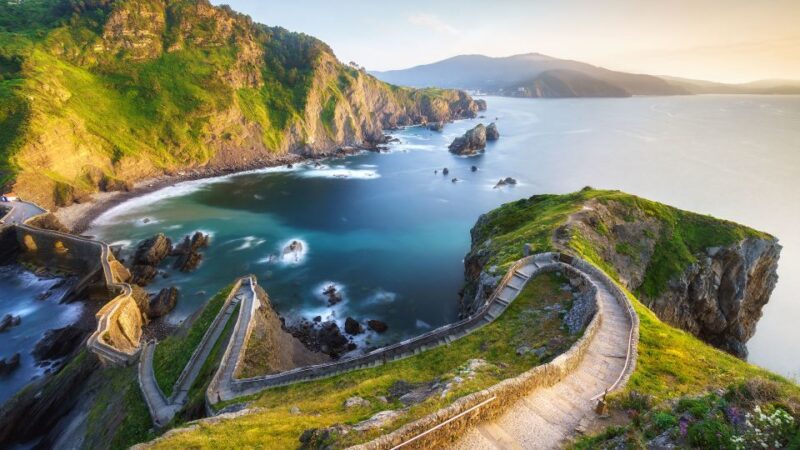 From Bilbao: Gaztelugatxe, Bermeo and Gernika Tour - Discovering Gaztelugatxe