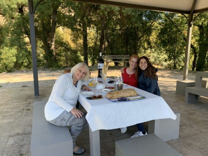 From Bilbao: Two Rioja Wineries Day Trip With Picnic Lunch - Exploring Laguardia