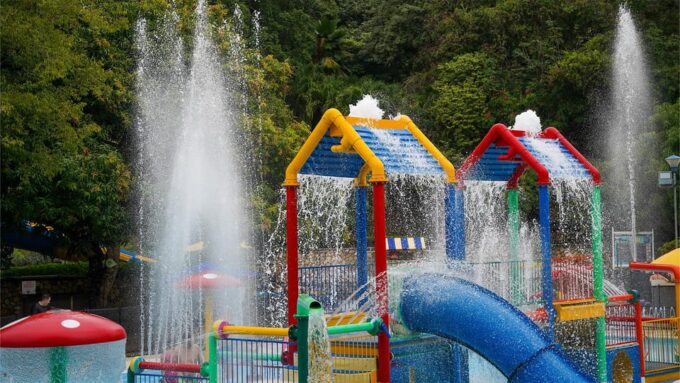 From Bogotá: Dive Into Fun at Piscilago Water Park! - Dining and Refueling