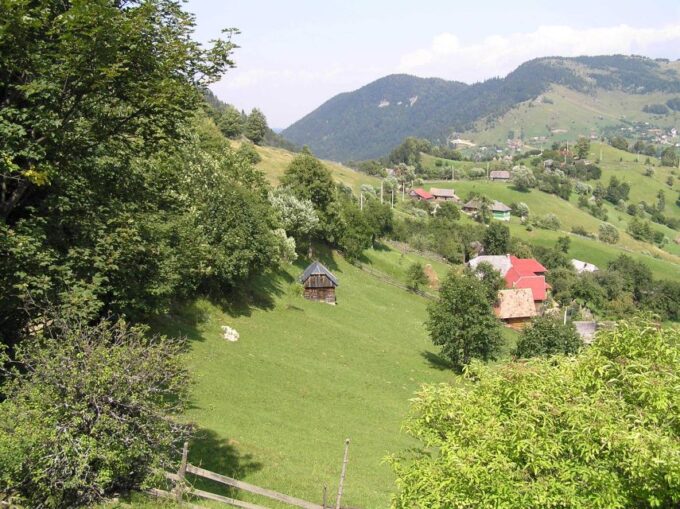 From Brasov: Romanian Mountain Villages Day Tour - Sampling Local Delicacies