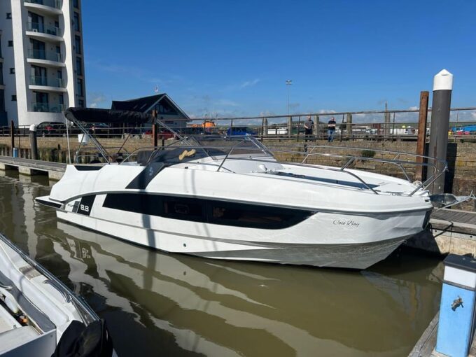 From Brighton: Beneteau Flyer Sundeck Private Charter - Sleek and Modern Design