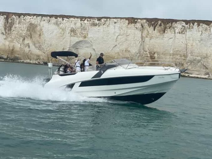 From Brighton: Beneteau Flyer Sundeck Private Charter - Powerful Twin Engines