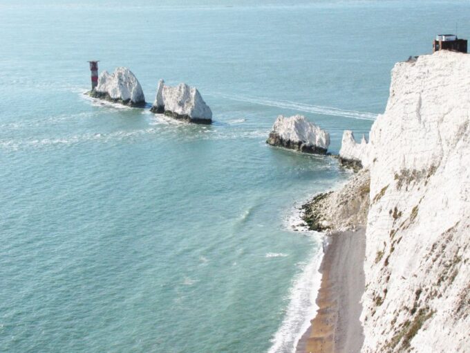 From Brighton: Isle of Wight Full-Day Trip via Portsmouth - Alum Bay and the Needles