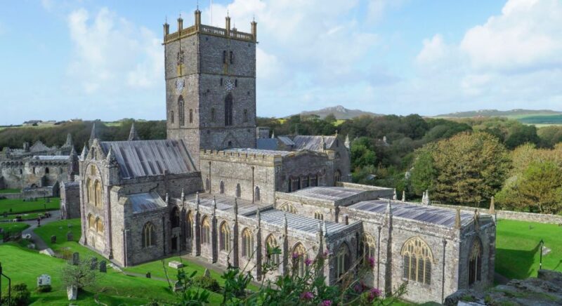 From Bristol: Mountains & Coasts of South Wales 3-Day Tour - Destinations Explored