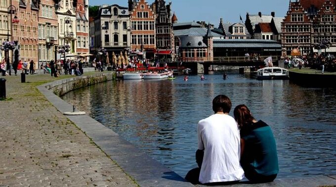 From Brussels: Full-Day Guided Tour of Ghent in Spanish - Meeting Point