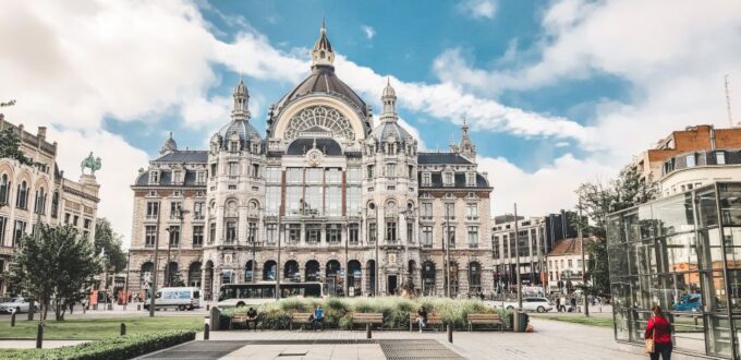 From Brussels: Guided Antwerp City Tour - Discovering Local Cuisine
