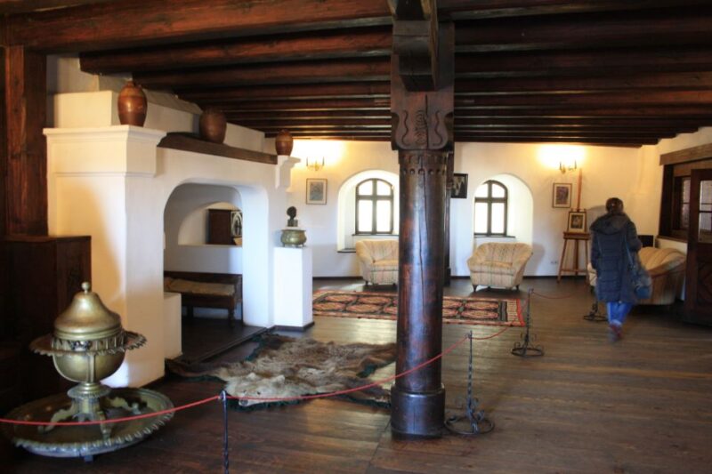 From Bucharest: Bear Sanctuary and Dracula Castle Day Tour - Suitable for Visitors