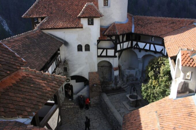 From Bucharest: Bran Castle and Peleș Castle Guided Day Trip - Visit Peleș Castle