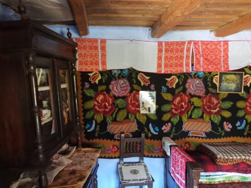 From Bucharest: Carpathian Villages and Sinaia Day Trip - Traditional Romanian Cuisine