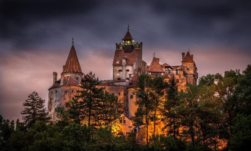 From Bucharest: Day Trip to Dracula and Peles Castle - Key Points