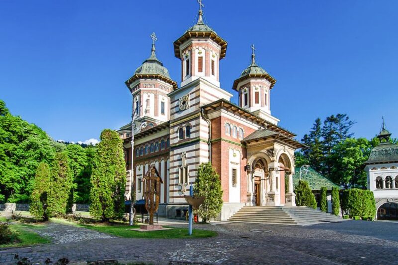 From Bucharest: Day Trip to Sinaia - Castle Residences