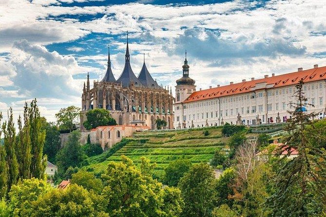 From Budapest to Prague: Private Transfer With a 2 Hour Stop - Exploring the 2-Hour Stop