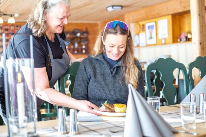 From Bygdin: Hike and Dine in Jotunheimen Tour - Customer Reviews