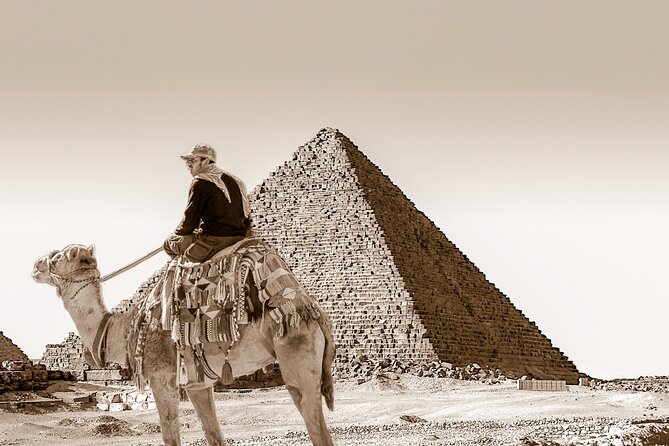From Cairo or Giza: Pyramids of Giza, Sphinx, Saqqara & Memphis Tour With Lunch - Exploring the Pyramids of Giza