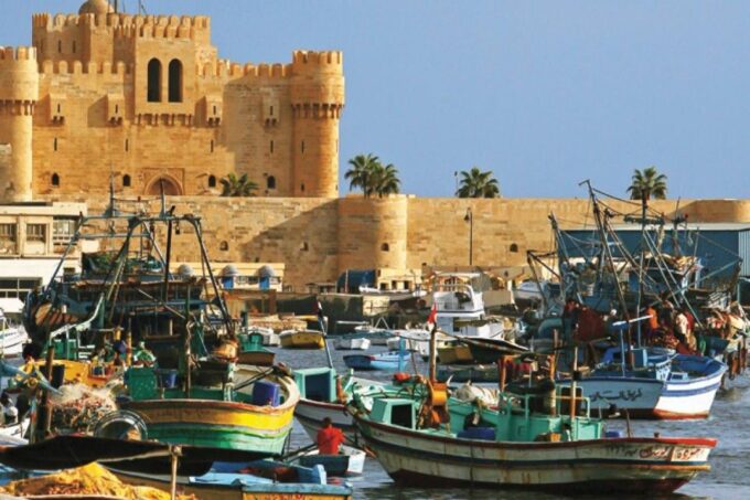 From Cairo: Private Full-Day Tour of Historical Alexandria - Explore Kom El Shoqafa Catacombs