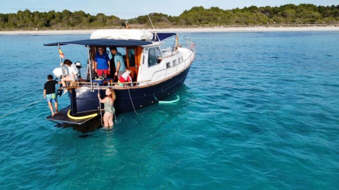 From Cala Galdana: Menorca Calas Boat Trip W/ Local Snacks - Live Tour Guide Languages