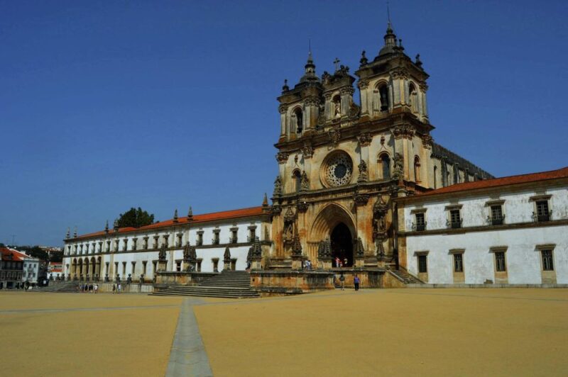 From Caldas Da Rainha: Alcobaça and Batalha Monasteries Tour - Itinerary Details