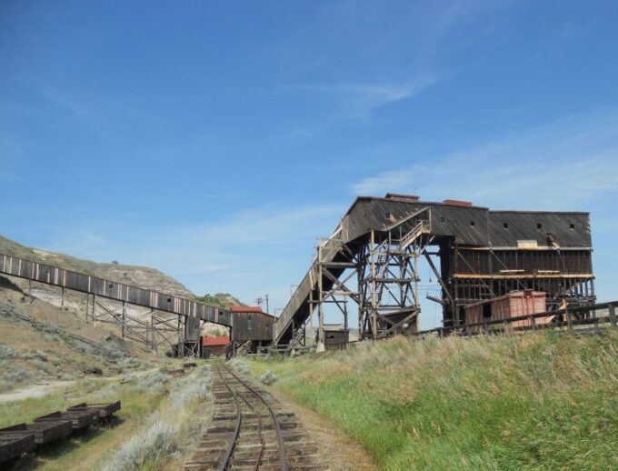 From Calgary: Drumheller and Badlands Tour - Explore the Badlands