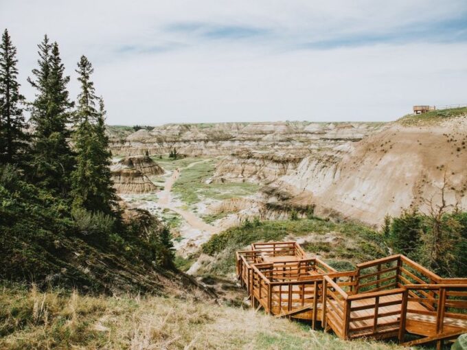 From Calgary: Guided Day Tour to Drumheller - Admiring Scenic Landscapes