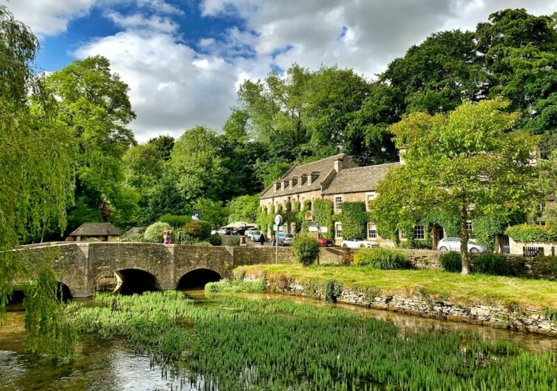 From Cambridge: Guided Day Tour to Stratford & the Cotswolds - Good To Know