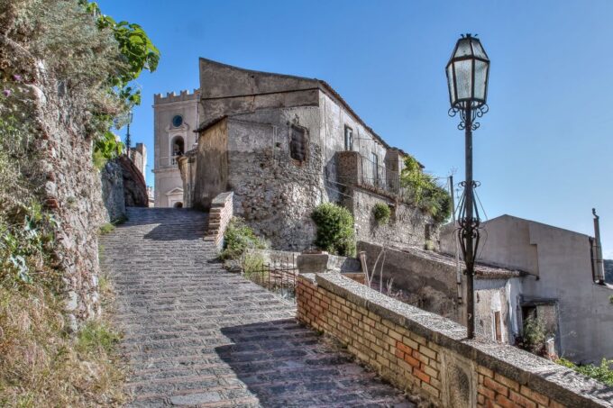 From Catania: Guided Godfather Tour With Taormina Visit - Exploring Forza Dagrò