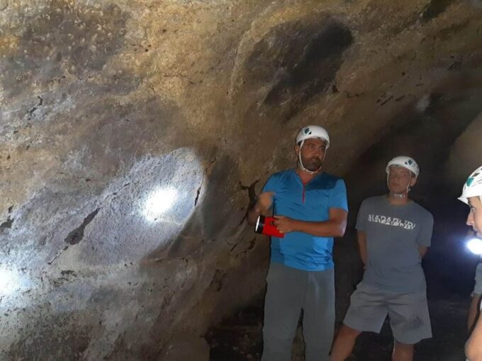 From Catania: Guided Hike on Etna, Wines and Nibbles - Sampling Local Specialties