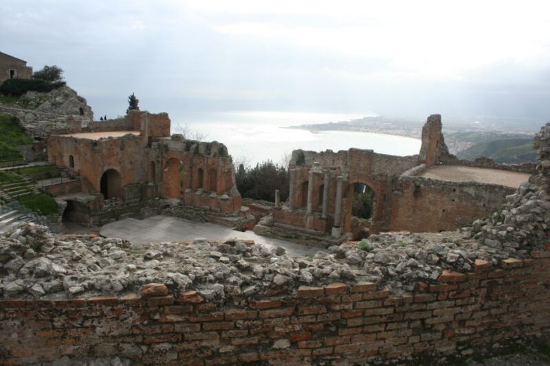 From Catania: Guided Tour of Taormina and Castelmola - Tour Guide and Languages