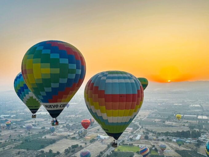 From Cdmx: Hot Air Balloon Flight, Breakfast & Pickup - In-Flight Experience