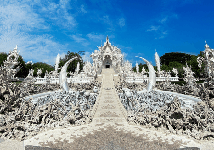 From Chiang Mai : 2 Days Chiang Rai - All Highlights - White Temple and Blue Temple