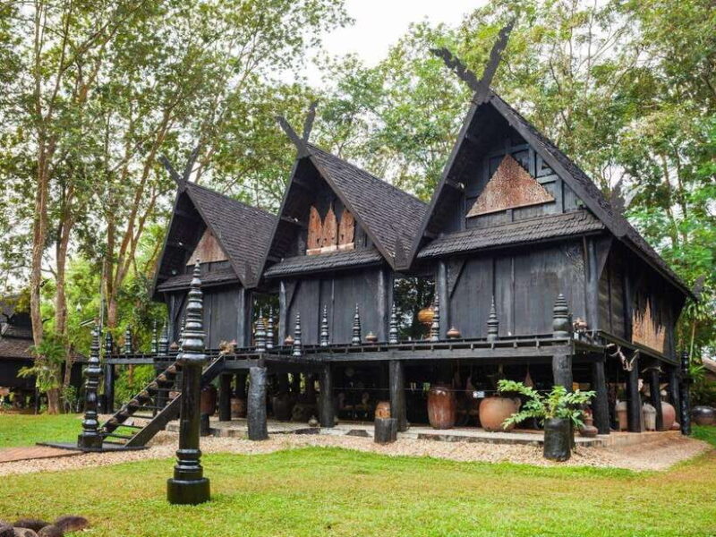 From Chiang Mai: Chiang Rai Famous Temples Guided Tour - Long Neck Karen Village