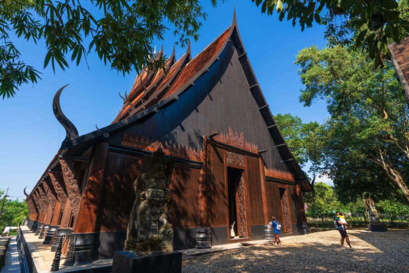 From Chiang Mai > Chiang Rai White & Blue Temple+Black House - Key Points