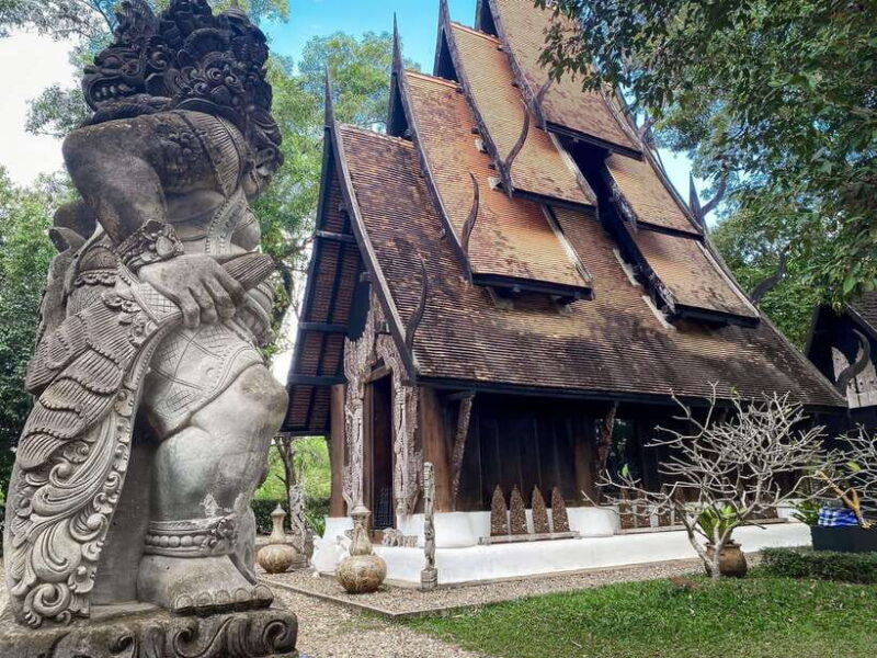 From Chiang Mai > Chiang Rai White & Blue Temple+Black House - Included in the Tour