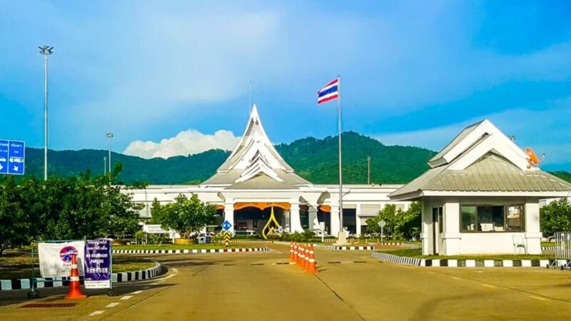 From Chiang Rai: 2-Day Slow Boat to Luang Prabang - Boarding the Slow Boat