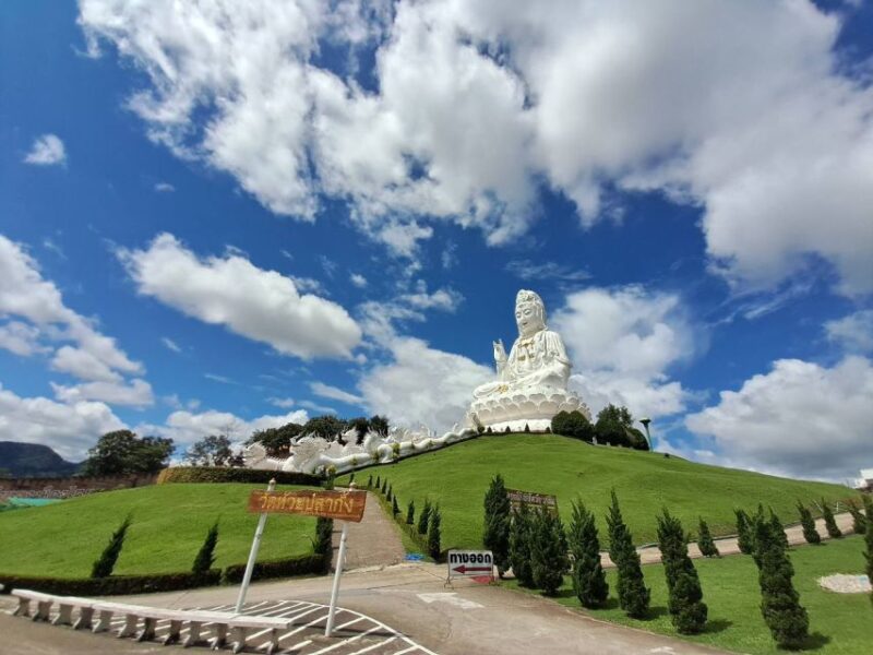 From Chiang Rai: Famous Temples and Golden Triangle Day Tour - Participant Information