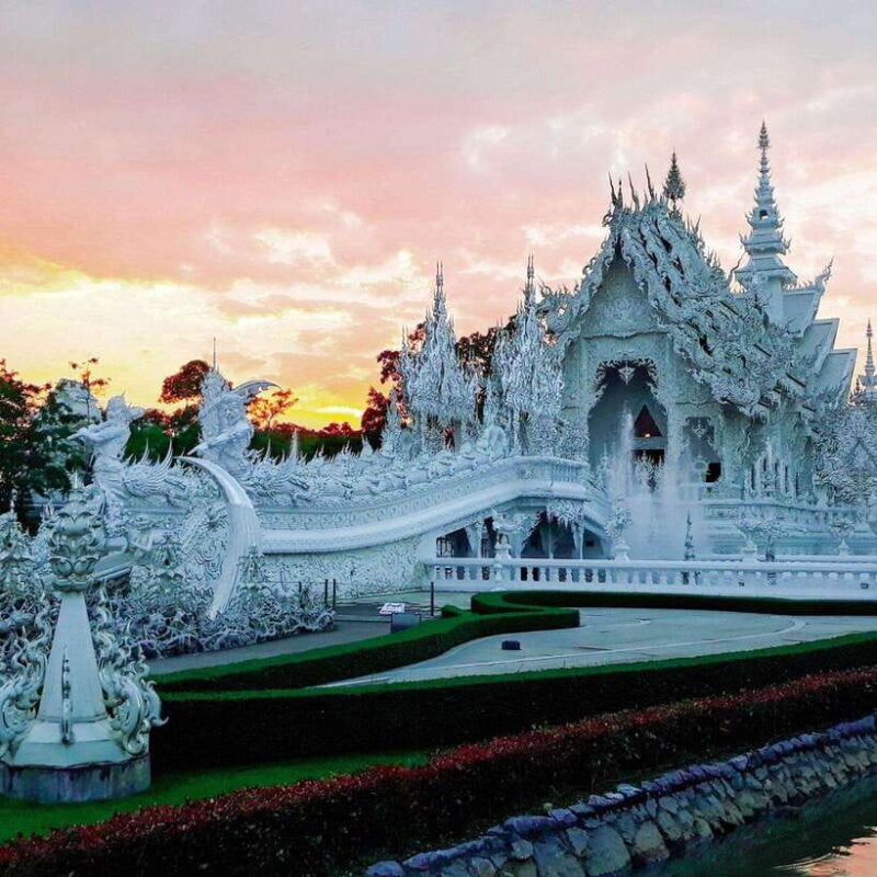 From CM: Chiang Rai White, Blue, Red/Black Temple With Lunch - Key Points