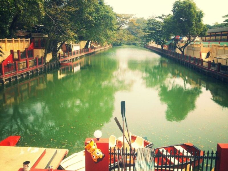 From Cochin: 8 Day Kerala Tour Package With Houseboat Stay - Alleppey Houseboat Experience