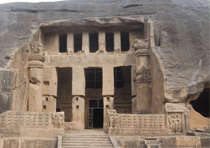From Colaba: Half-Day Sightseeing Tour With Elephanta Caves - Meeting Point and Attire