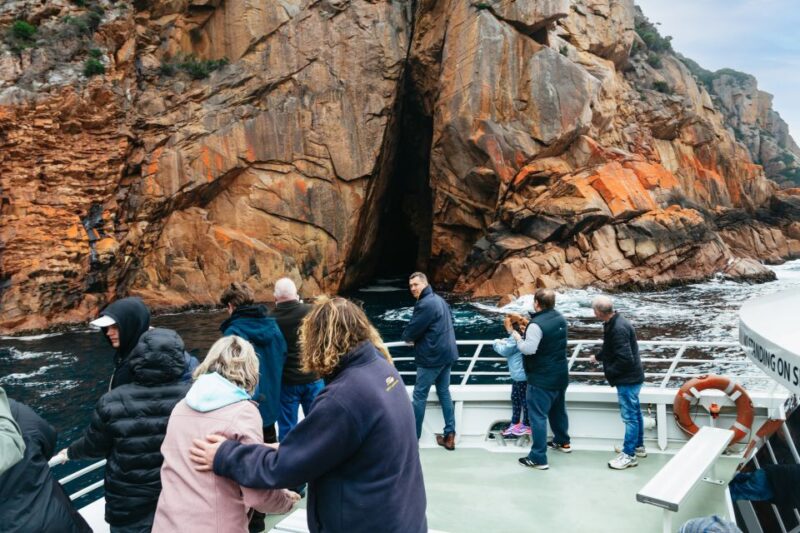 From Coles Bay: Wineglass Bay Cruise With Lunch - Lunch and Refreshments