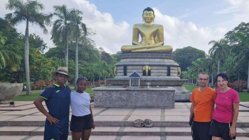 From Colombo: Private City Tour & Shopping Tour by Tuk Tuk - Shopping Experience